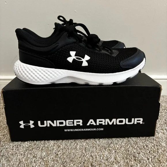 Under Armour Big Kids' BGS Charged Escape 4 Sneaker Black Size 4 - Picture 1 of 7